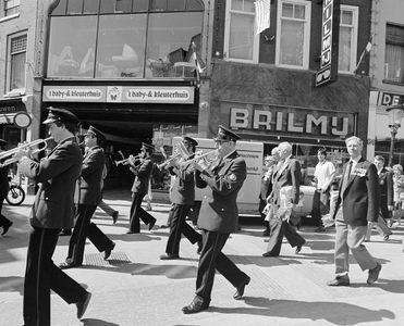 102762 Afbeelding van de parade van de veteranen van het Reconnaissance Regiment van de 49th West Riding Division The ...
